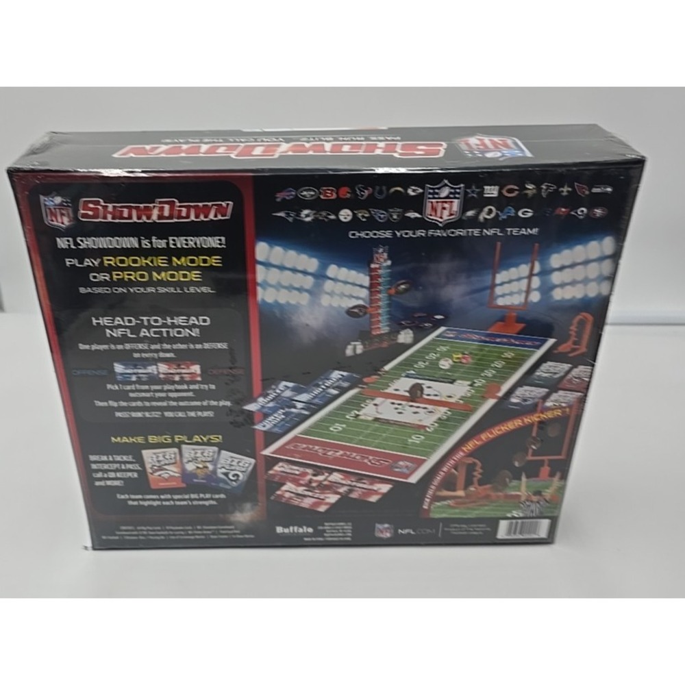 NFL Showdown Board Game Pass Run Blitz You Call The Plays Includes All 32 Teams - Picture 6 of 8